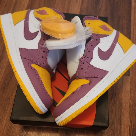 Air Jordan 1 Retro High OG "Brotherhood" - Picture 3 of 10